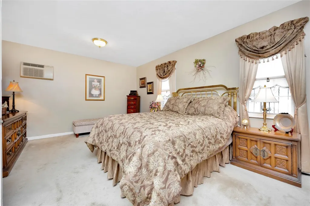 8805 Doran Avenue Glendale NY 11385