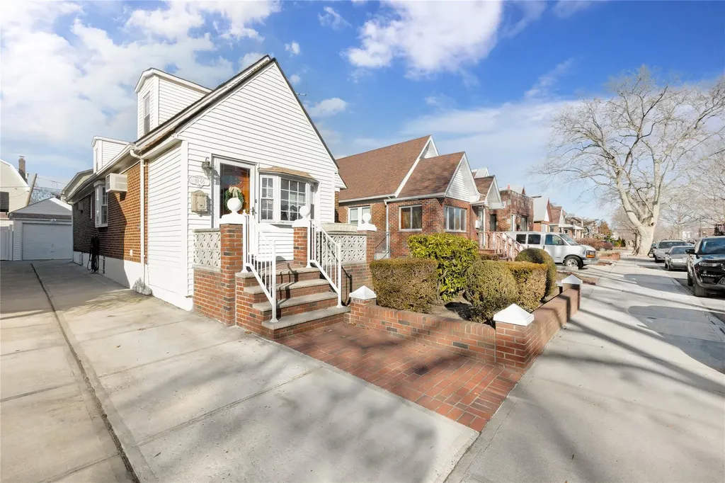 8805 Doran Avenue Glendale NY 11385