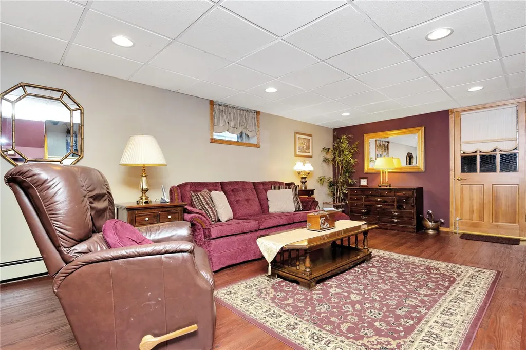 8805 Doran Avenue Glendale NY 11385