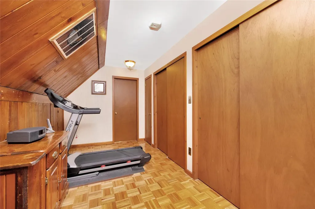 8805 Doran Avenue Glendale NY 11385