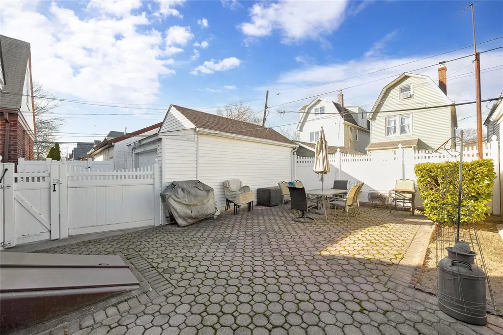 8805 Doran Avenue Glendale NY 11385