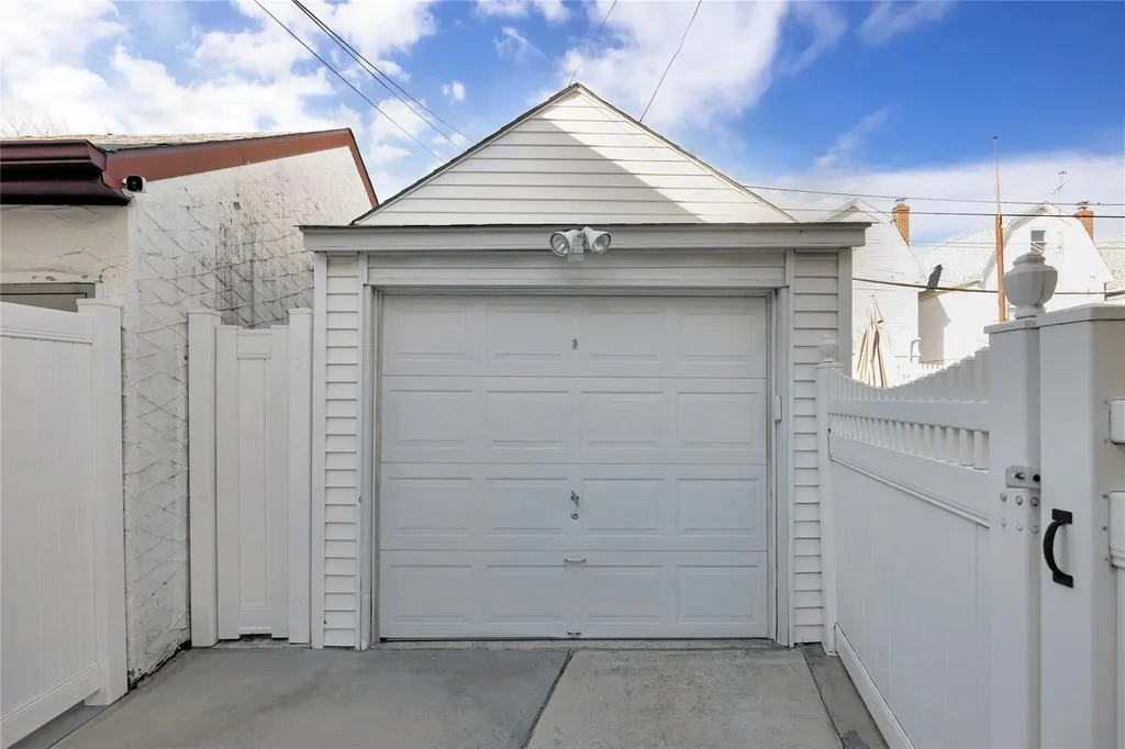 8805 Doran Avenue Glendale NY 11385