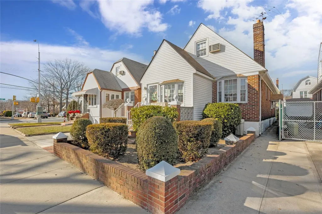 8805 Doran Avenue Glendale NY 11385