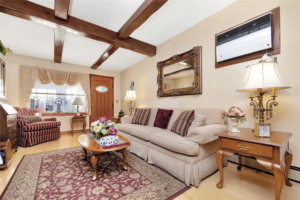 8805 Doran Avenue Glendale NY 11385