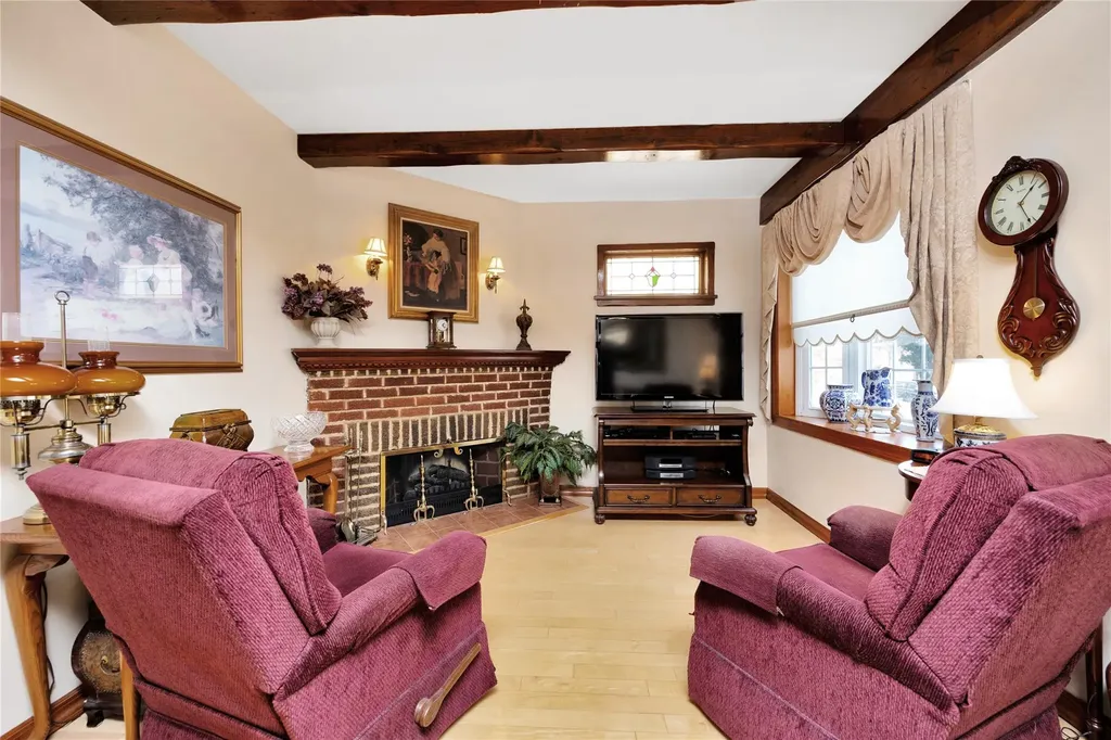 8805 Doran Avenue Glendale NY 11385