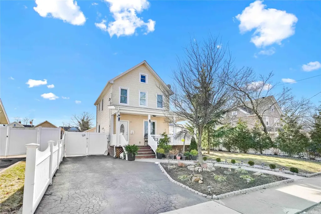 54 Harris Avenue Freeport NY 11520