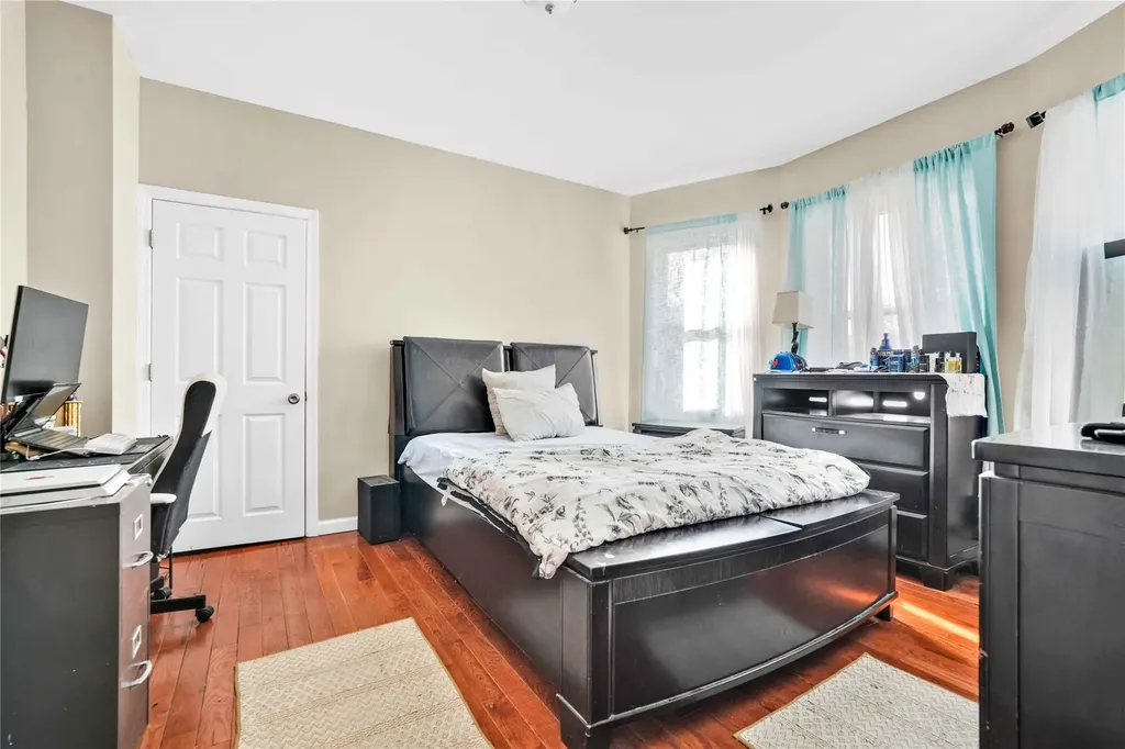 54 Harris Avenue Freeport NY 11520