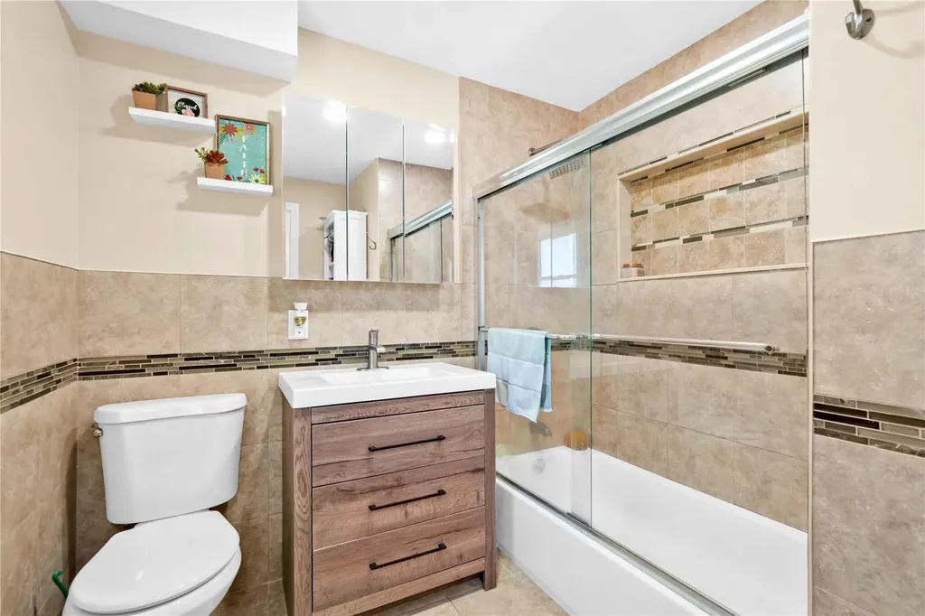 54 Harris Avenue Freeport NY 11520