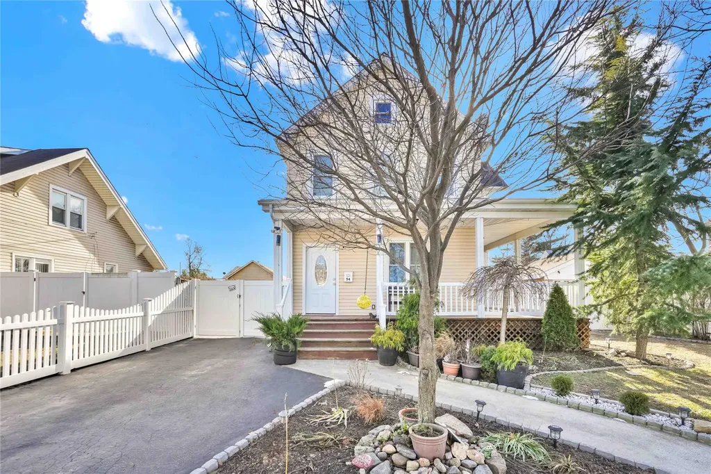 54 Harris Avenue Freeport NY 11520