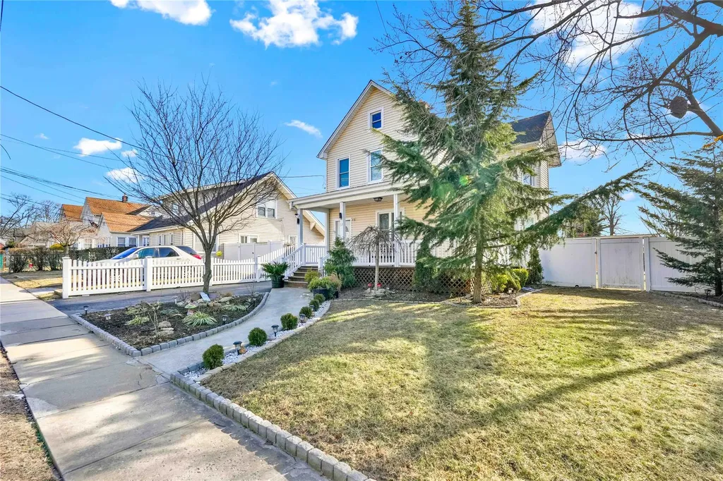 54 Harris Avenue Freeport NY 11520