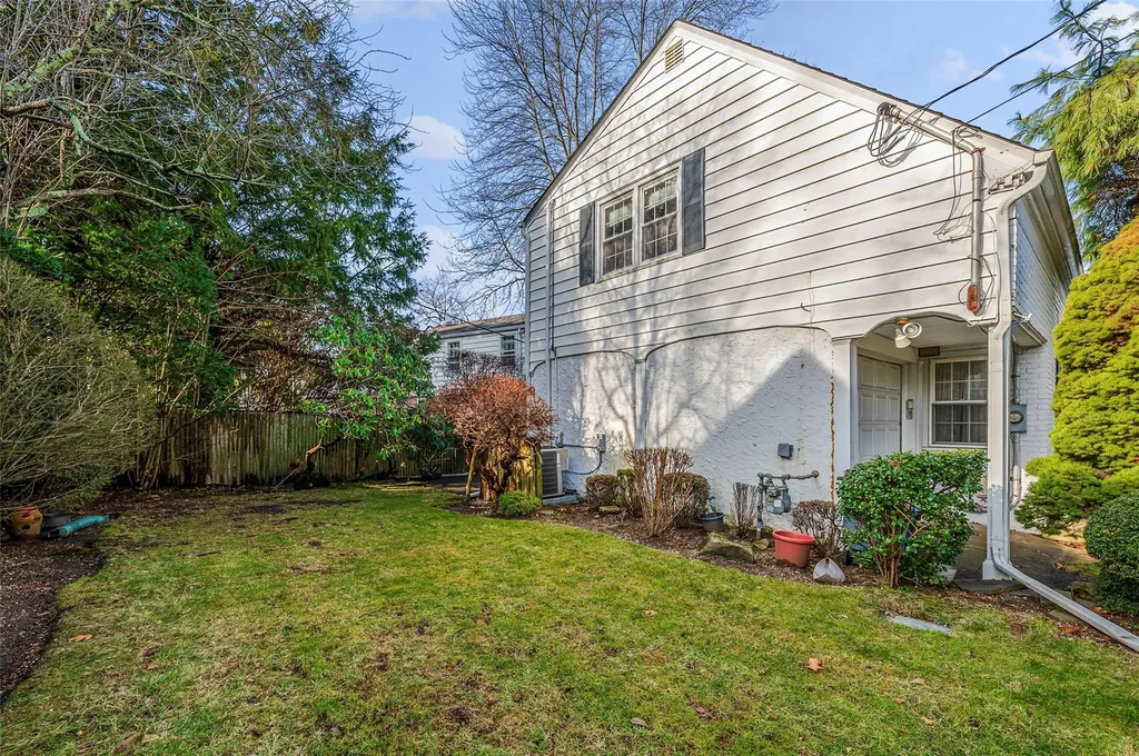131 Virginia Avenue Freeport NY 11520