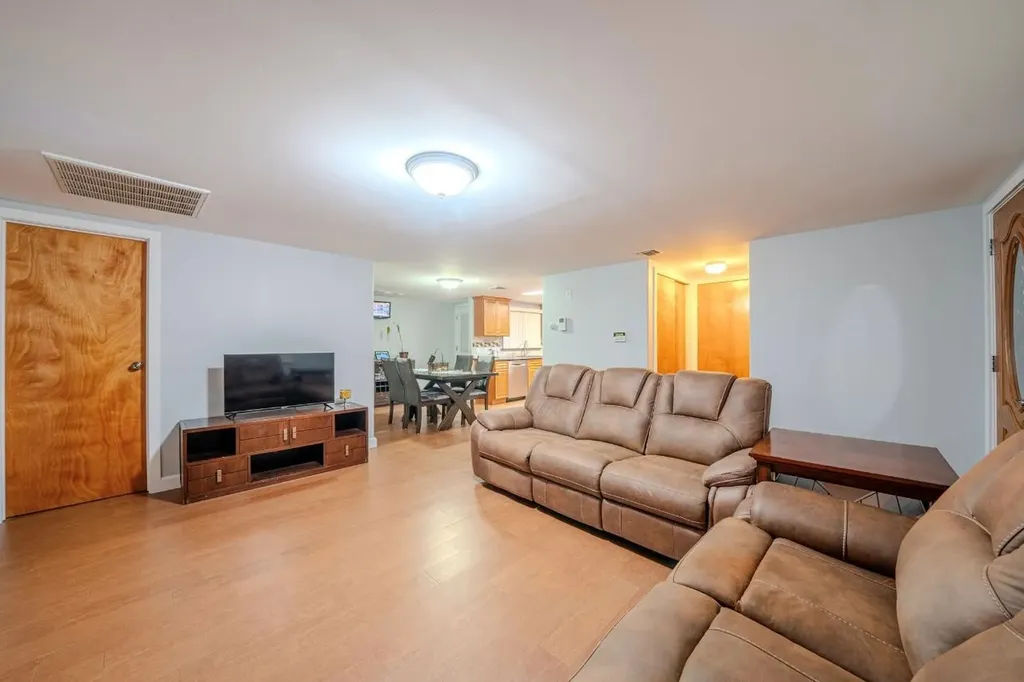 10 Muncey Road Bay Shore NY 11706