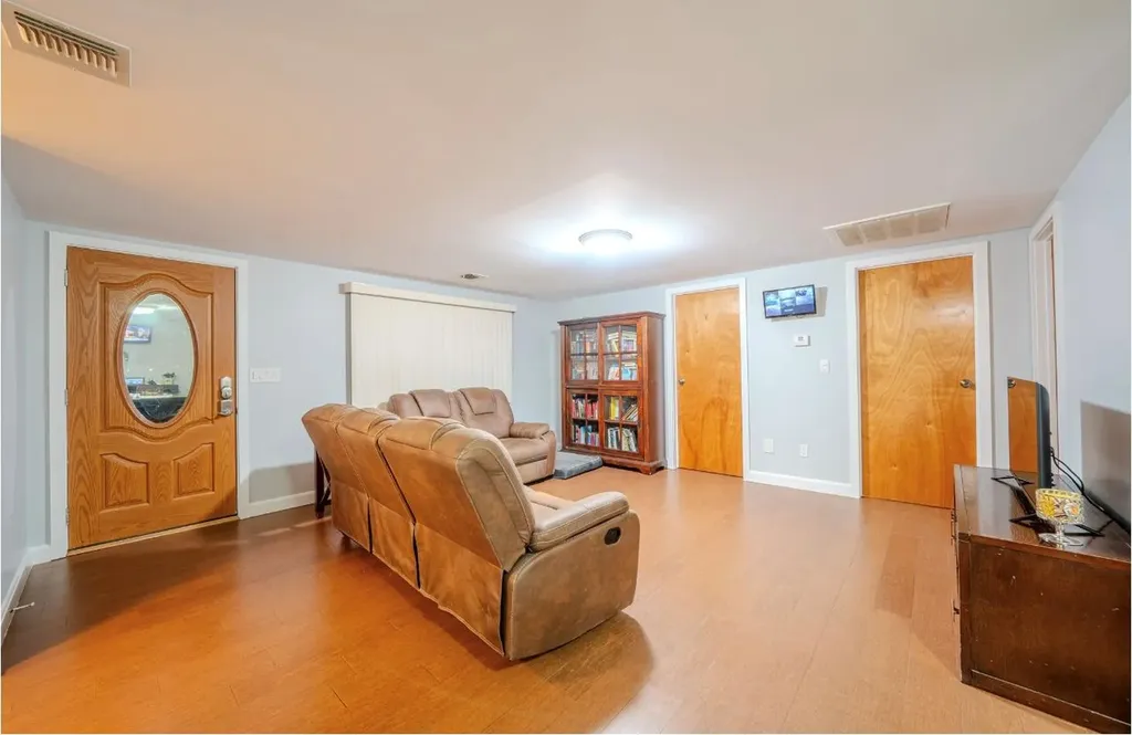 10 Muncey Road Bay Shore NY 11706