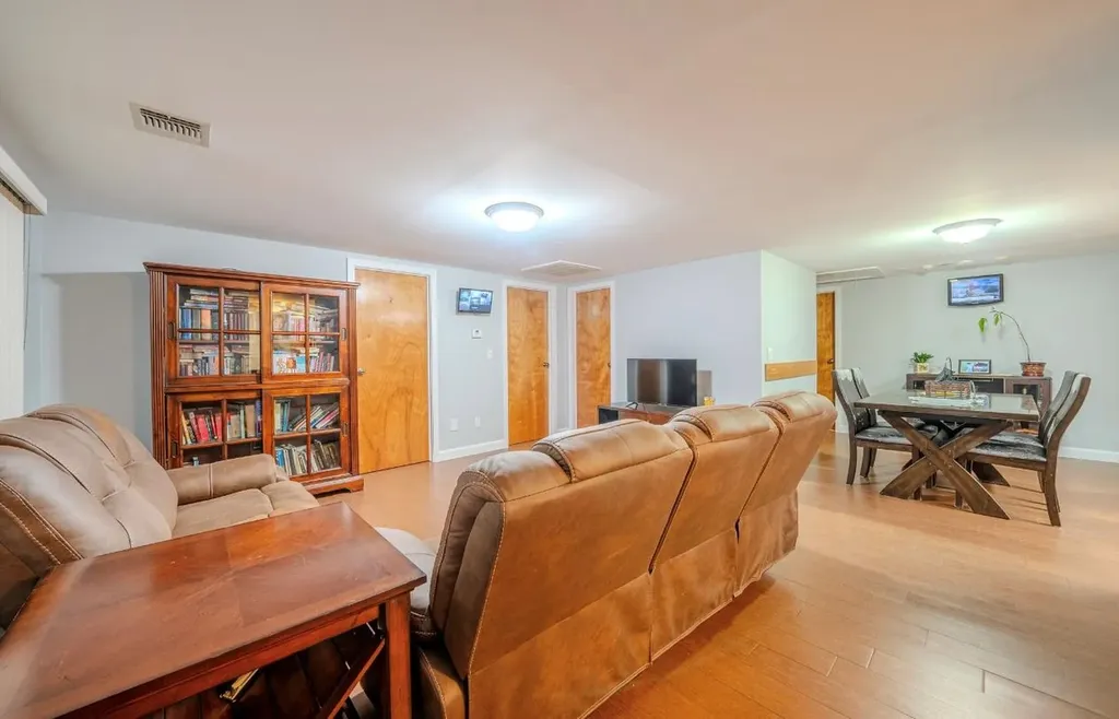 10 Muncey Road Bay Shore NY 11706