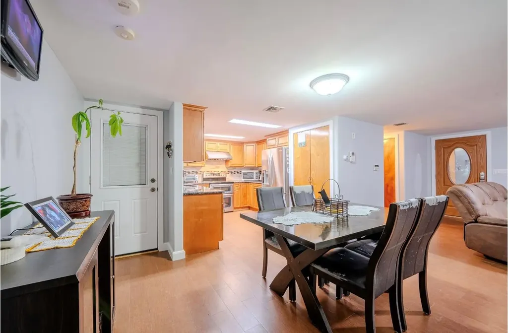 10 Muncey Road Bay Shore NY 11706