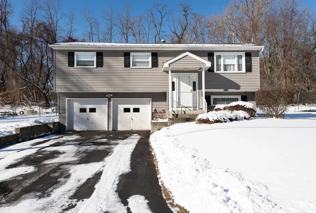 62 Nassau Road Poughkeepsie NY 12601