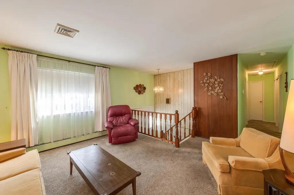 62 Nassau Road Poughkeepsie NY 12601