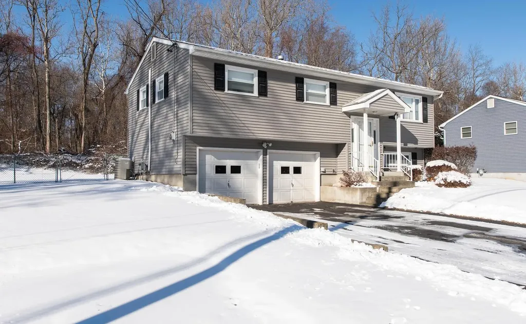 62 Nassau Road Poughkeepsie NY 12601