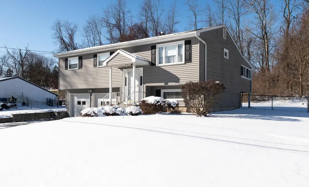 62 Nassau Road Poughkeepsie NY 12601