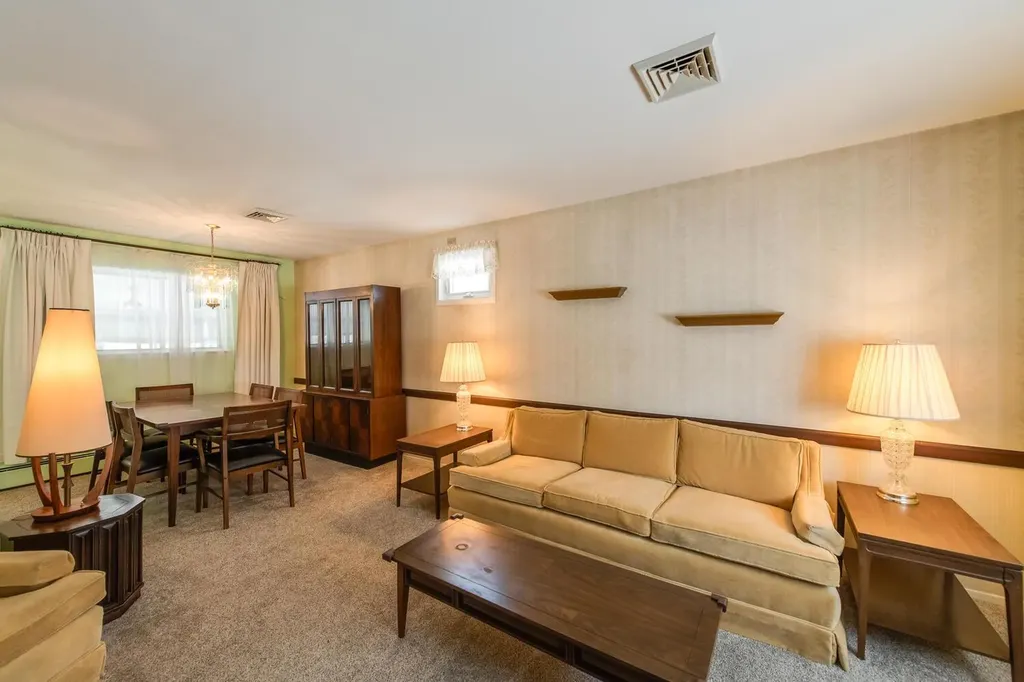 62 Nassau Road Poughkeepsie NY 12601