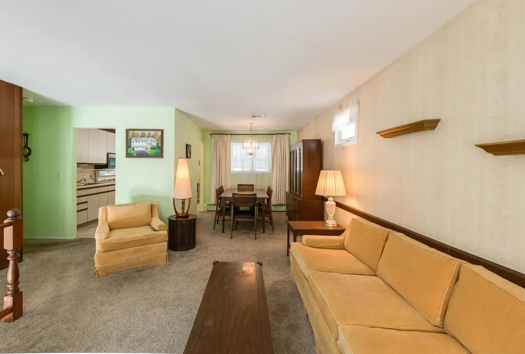62 Nassau Road Poughkeepsie NY 12601