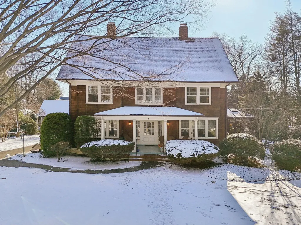 22 Fairview Avenue East Williston NY 11596