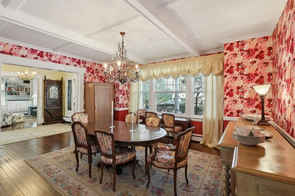 22 Fairview Avenue East Williston NY 11596
