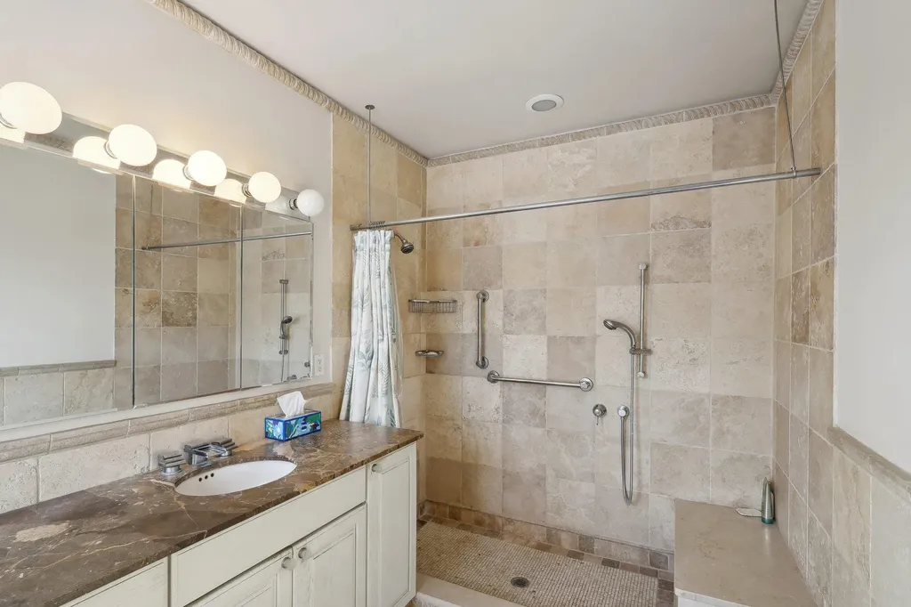 22 Fairview Avenue East Williston NY 11596