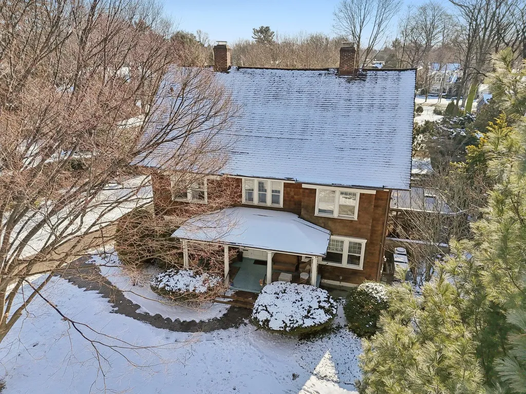 22 Fairview Avenue East Williston NY 11596