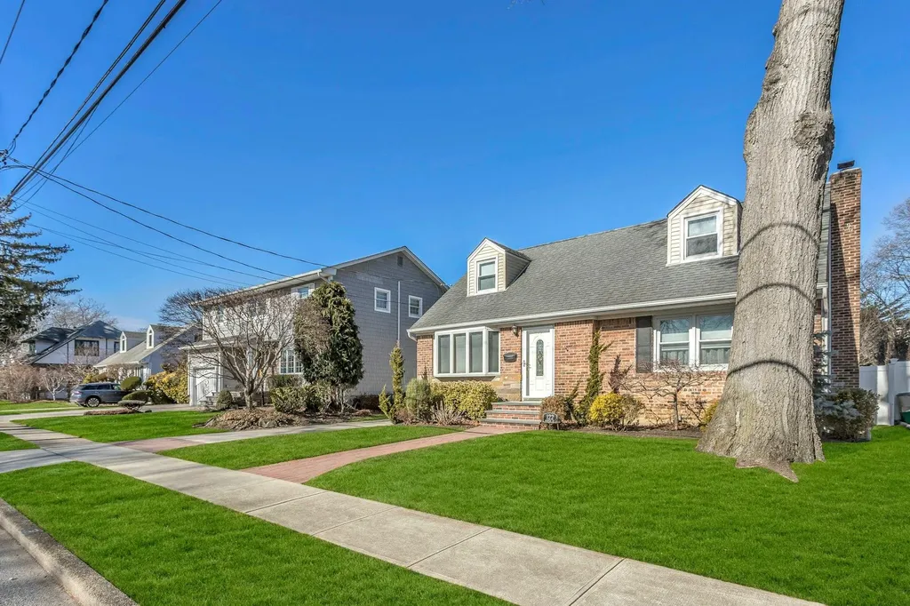 122 Bushwick Avenue Merrick NY 11566