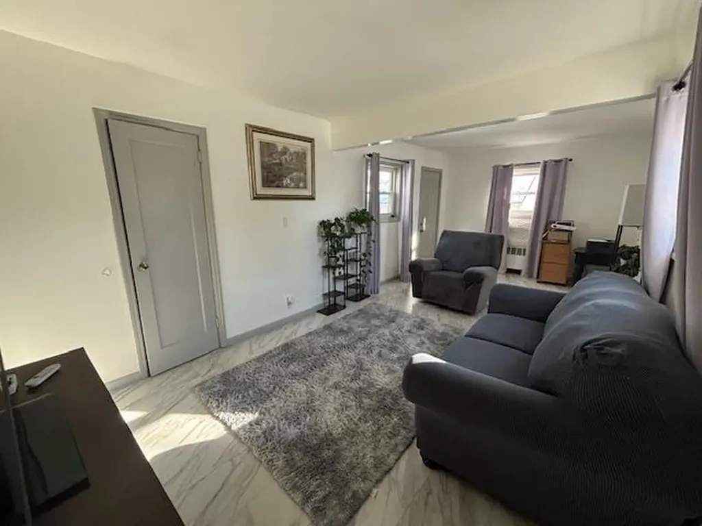 249 Rudolf Road Mineola NY 11501