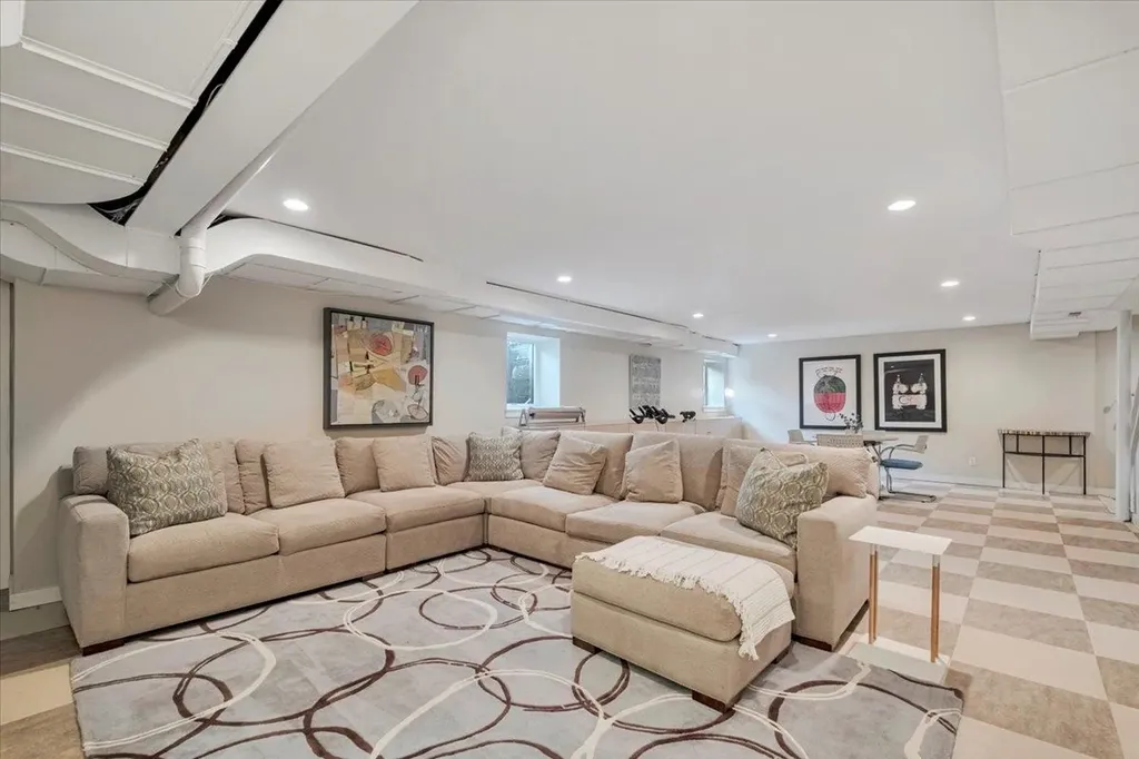 82 Fox Meadow Road Scarsdale NY 10583