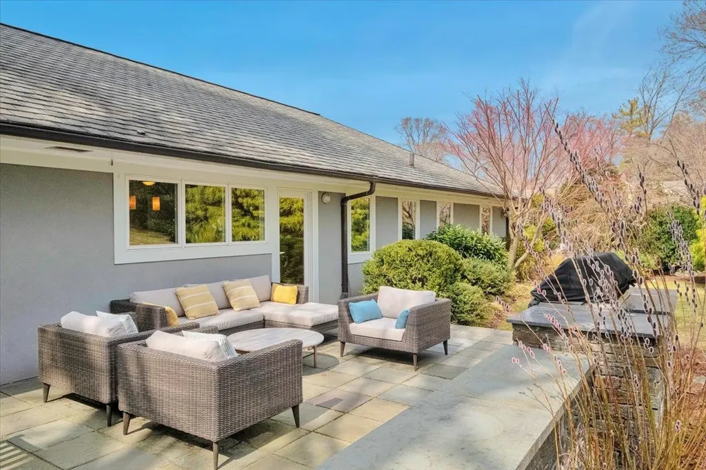 82 Fox Meadow Road Scarsdale NY 10583