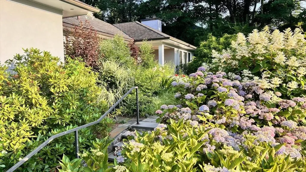 82 Fox Meadow Road Scarsdale NY 10583