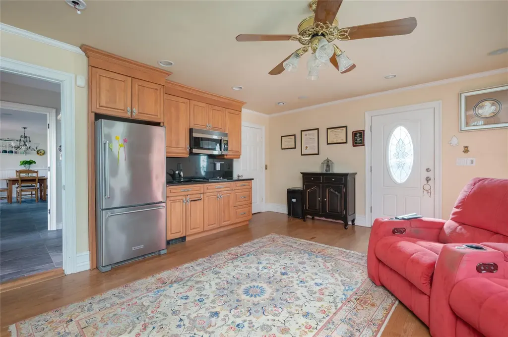 15 Meritoria Drive East Williston NY 11596