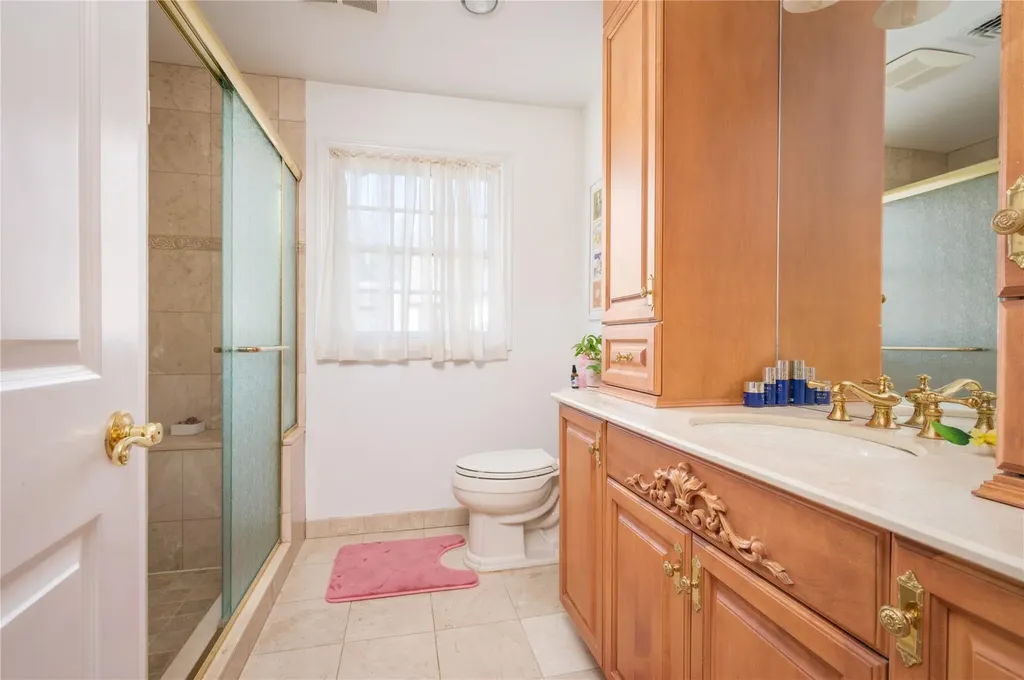 15 Meritoria Drive East Williston NY 11596
