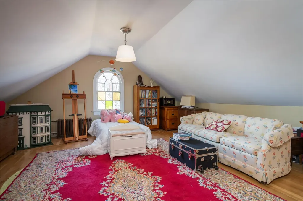 15 Meritoria Drive East Williston NY 11596