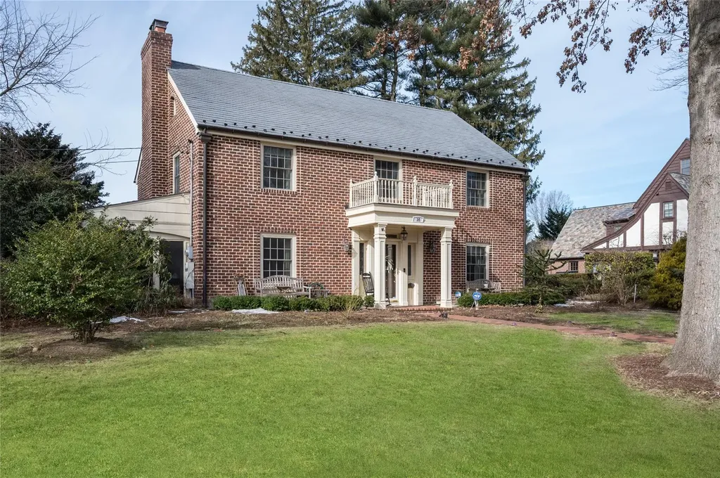 15 Meritoria Drive East Williston NY 11596