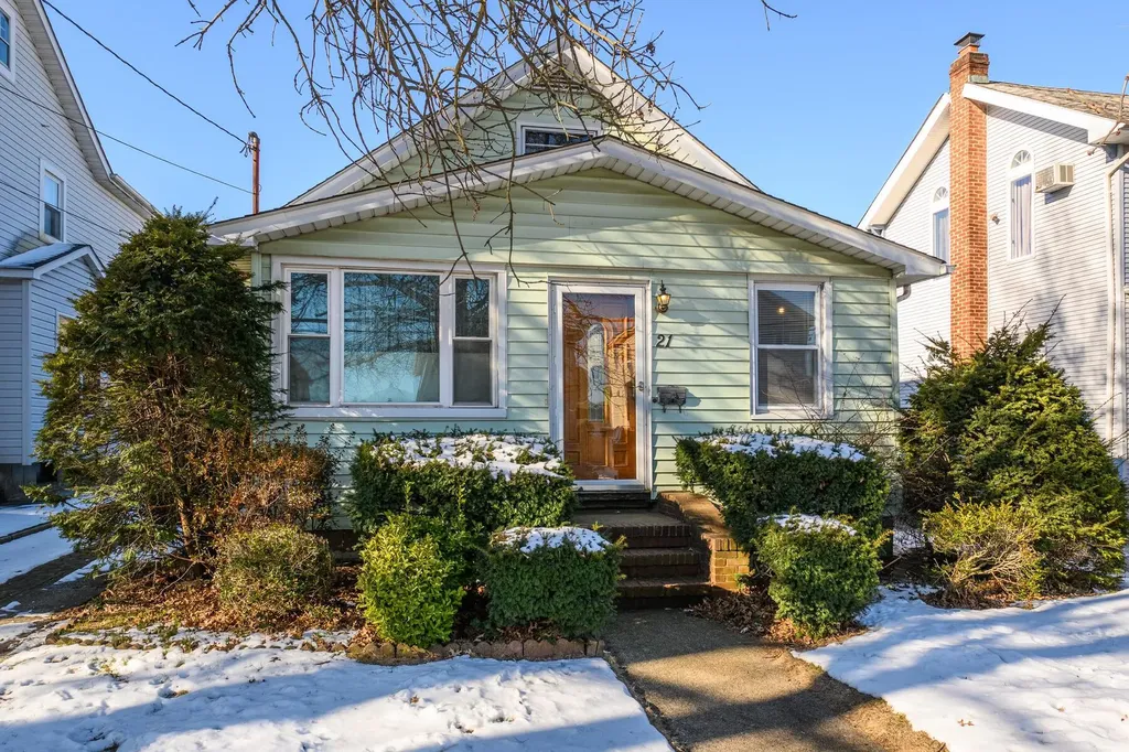 21 S 18th Street New Hyde Park NY 11040