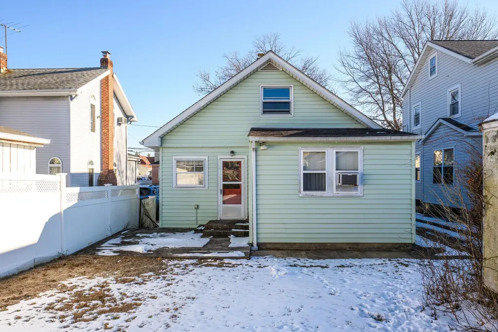 21 S 18th Street New Hyde Park NY 11040