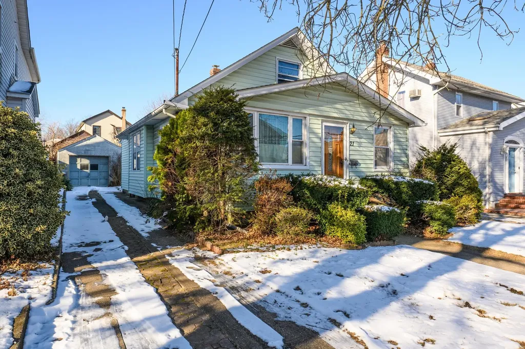 21 S 18th Street New Hyde Park NY 11040