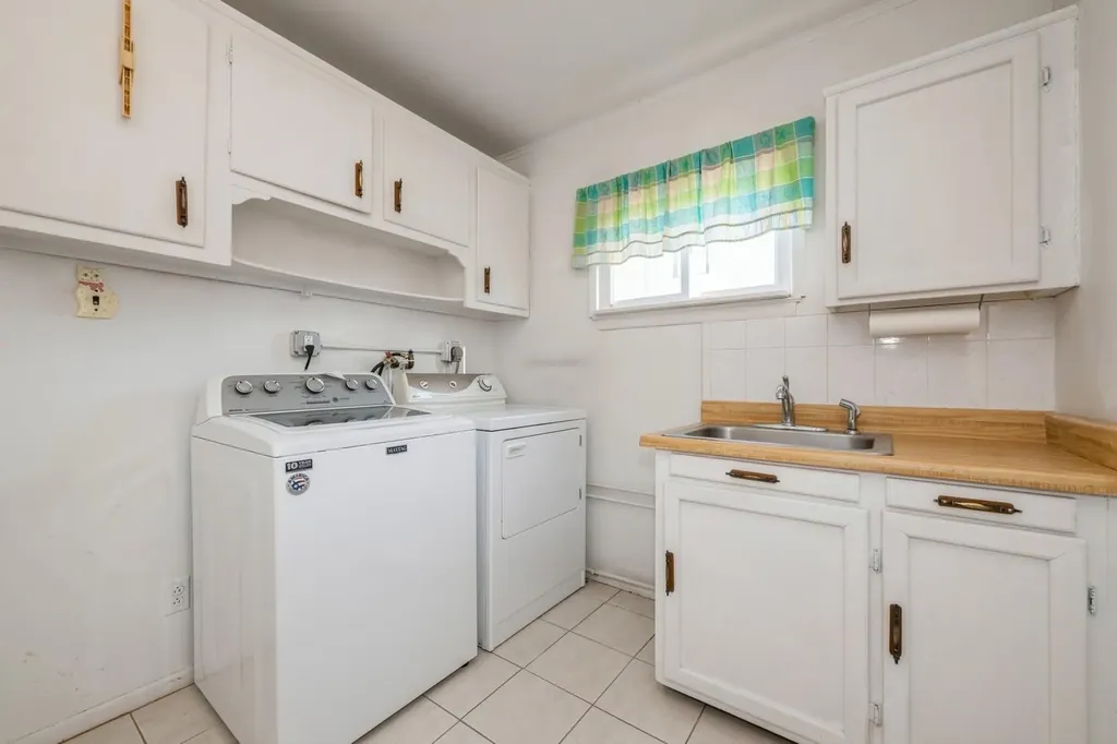 6 Glen Lane Copiague NY 11726