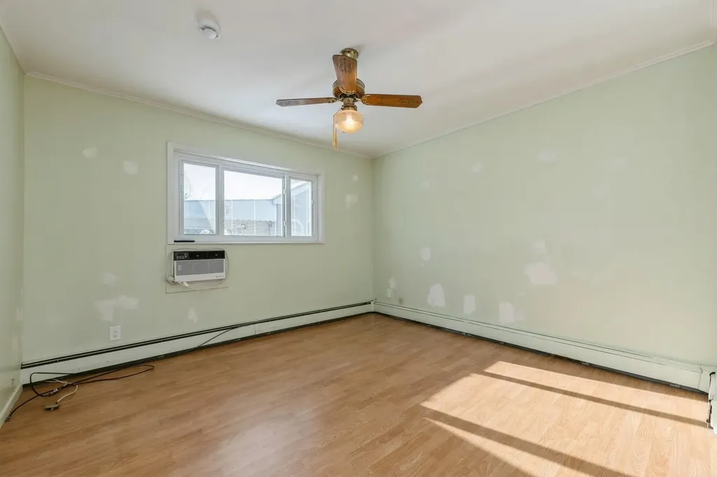 6 Glen Lane Copiague NY 11726