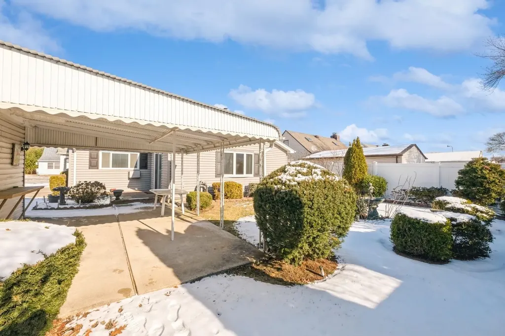 6 Glen Lane Copiague NY 11726