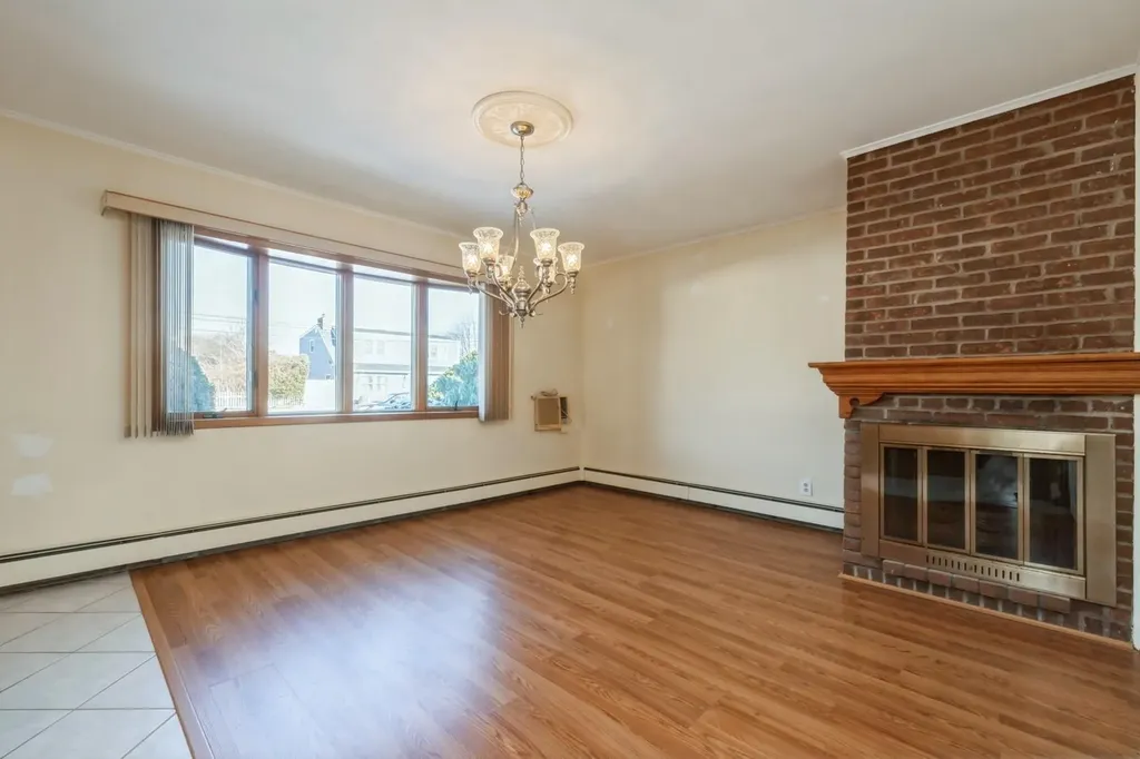 6 Glen Lane Copiague NY 11726