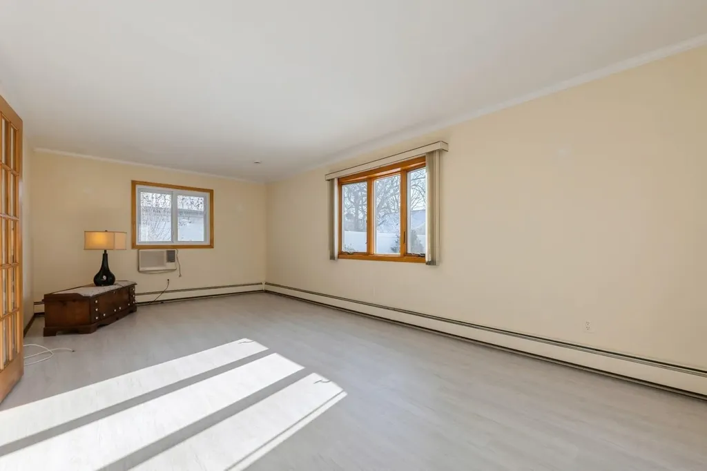 6 Glen Lane Copiague NY 11726