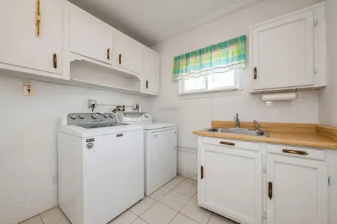 6 Glen Lane Copiague NY 11726