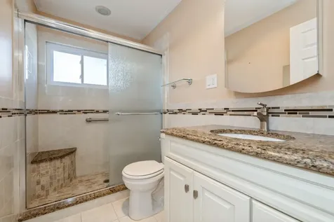 6 Glen Lane Copiague NY 11726