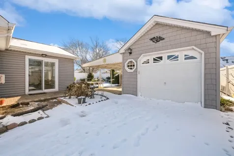 6 Glen Lane Copiague NY 11726