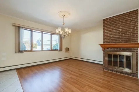 6 Glen Lane Copiague NY 11726